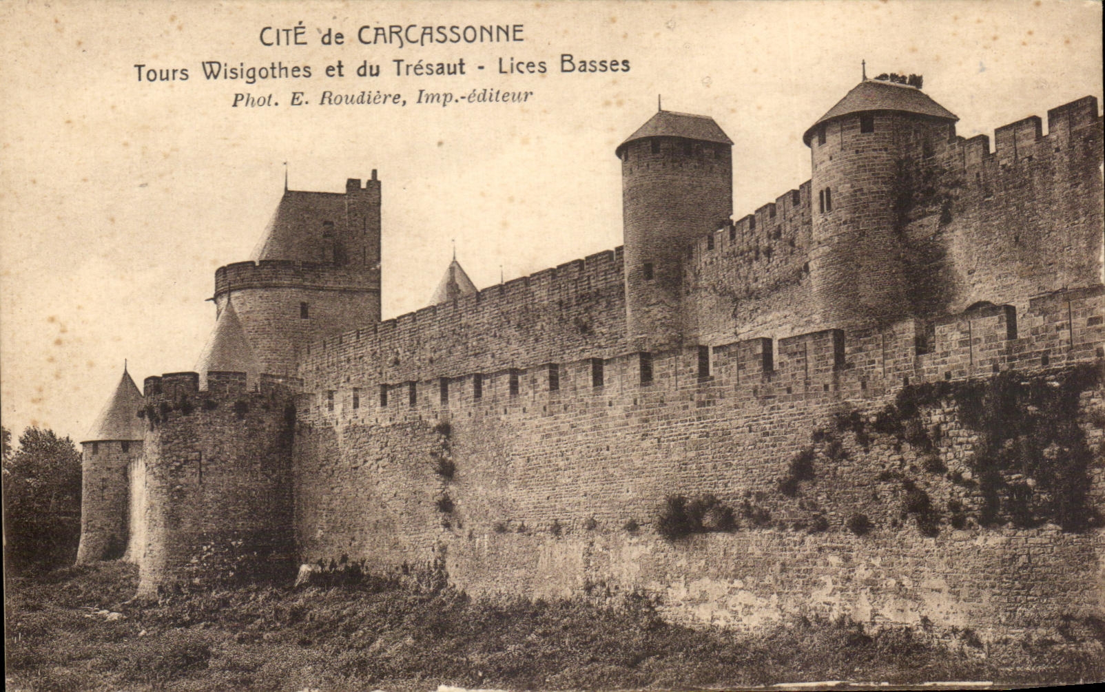 CPA Cite De Carcassonne Tours Wisigothes et du Tresaut Lices Basses Wisigoth