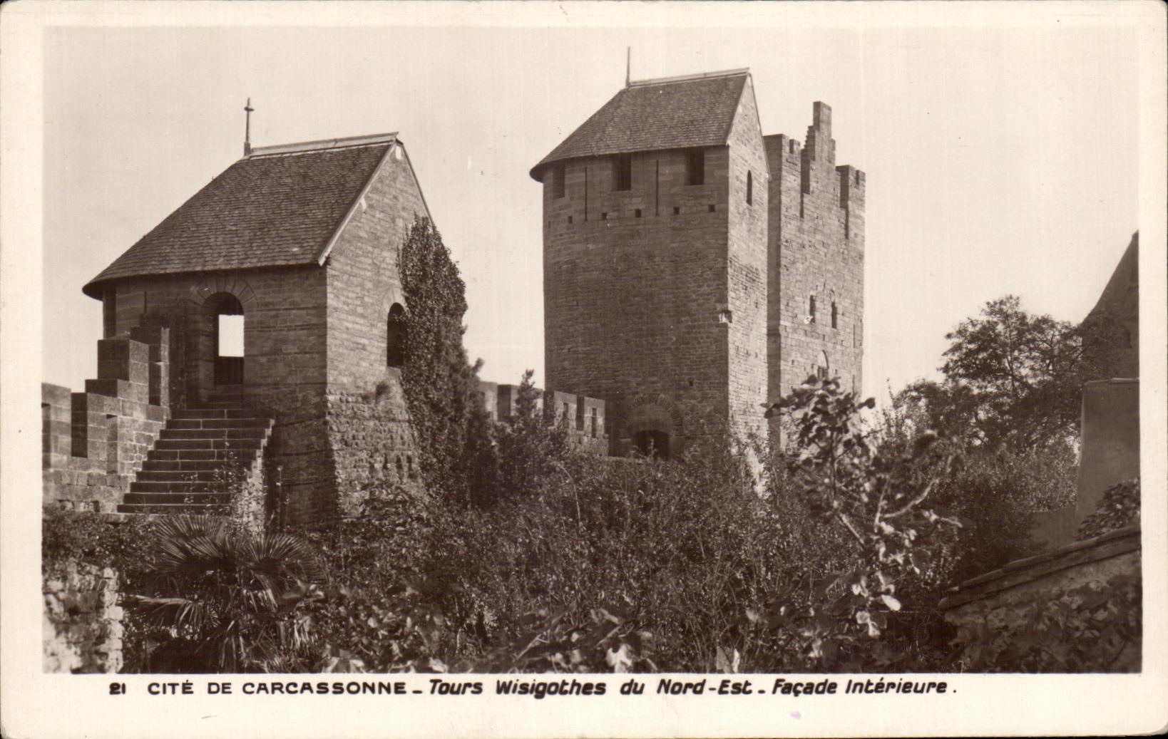 CPA Cite De Carcassonne Tours Wisigothes du Nord Est Facade Interieure