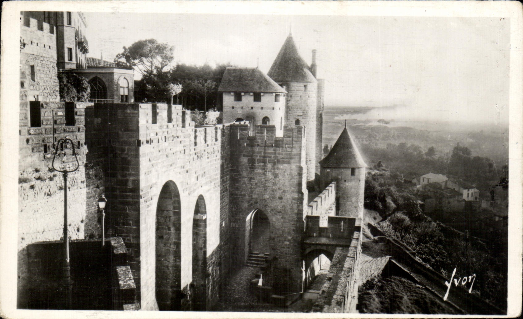 CPA Cite De Carcassonne La Cite Machicoulis de la Porte d'Aude