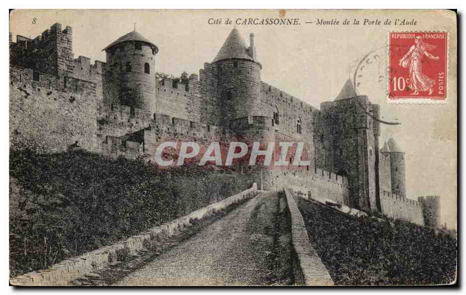 CPA Cite De Carcassonne Montee de la Porte de l'Aude