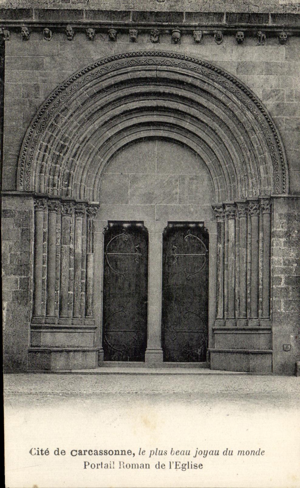 CPA Carcassonne Le Plus beau joyau Portail Roman de I'Eglise