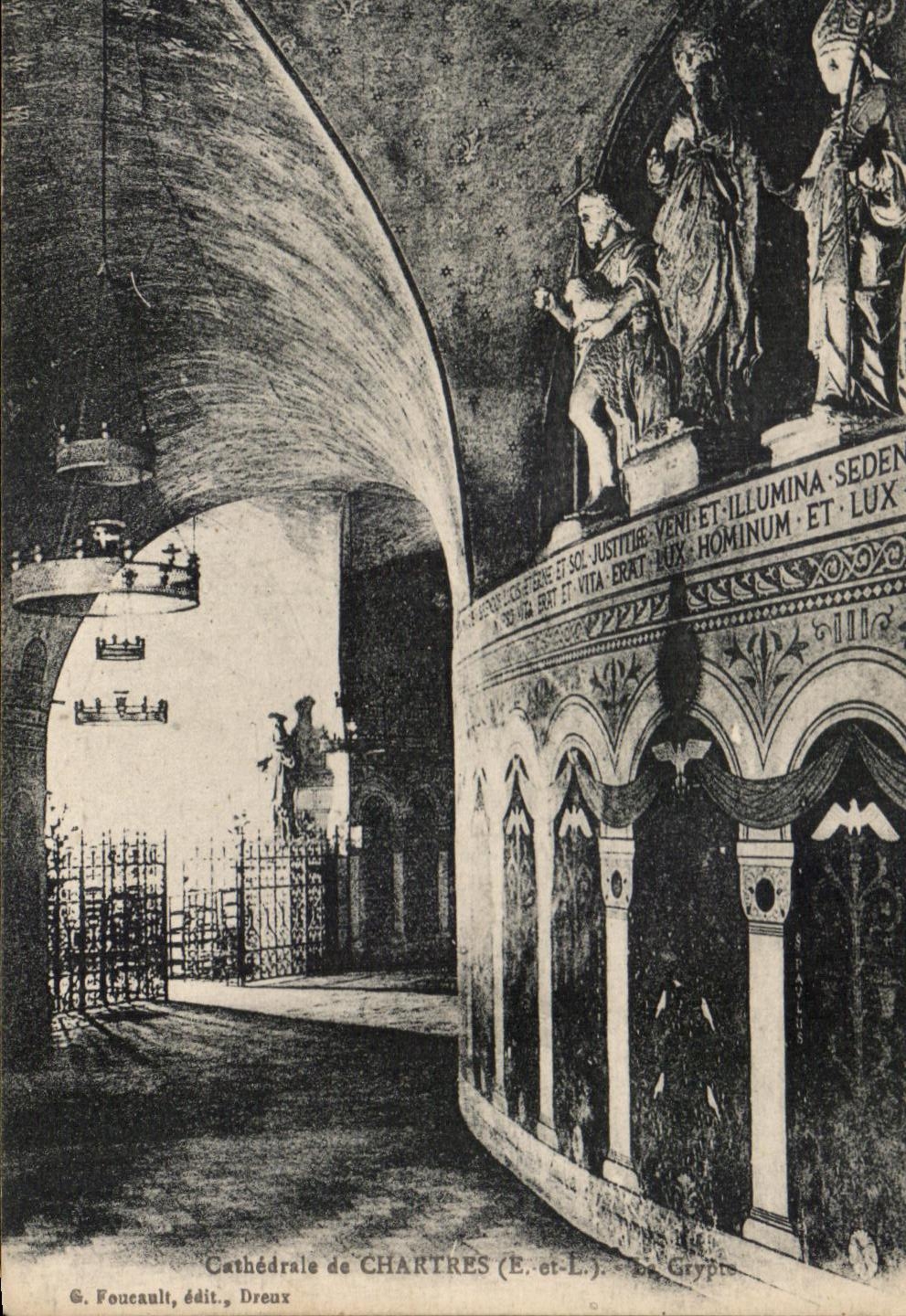 Cathédrale de Chartres (E. et L.) — Vue intérieure avec statues et inscription — G. Foucault, édit., Dreux