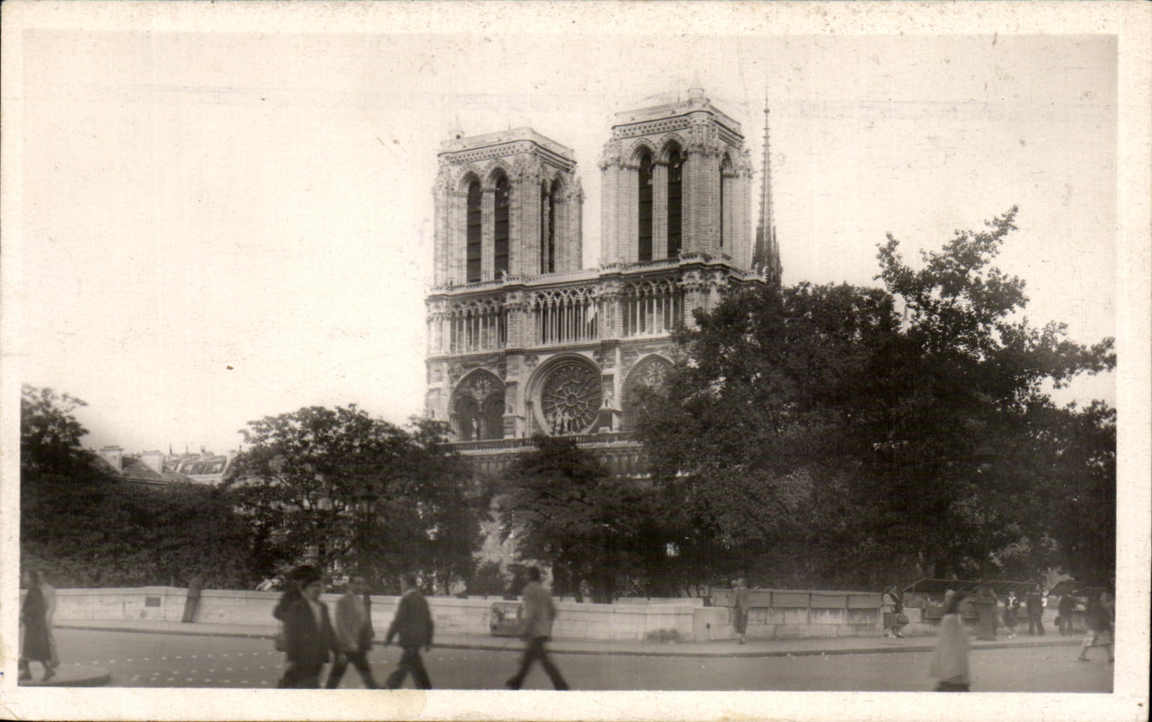 CPA Paris L'Entree Du Petit Pont Et Notre Dame