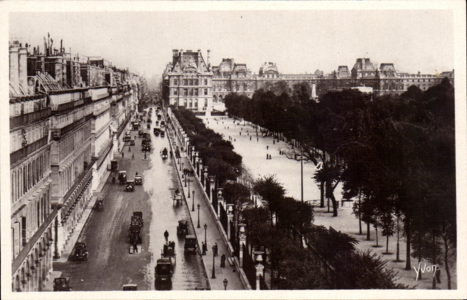 CPA Paris En Flanant Rue De Rivoli Et Jardin Des Tuileries