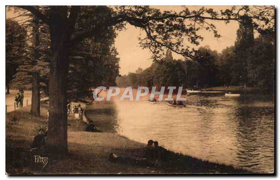 CPA Paris Un coin du Bois de Boulogne 