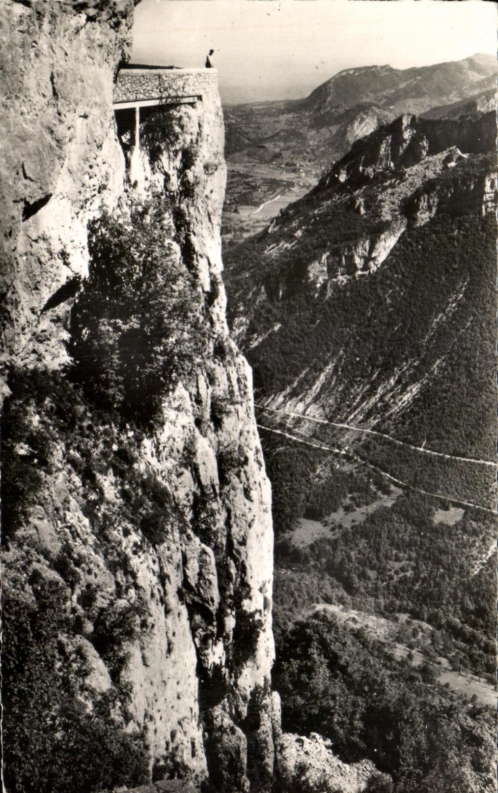 Saint-Jean-en-Royans — La route de Combe-Laval — éditeur B. Blondin