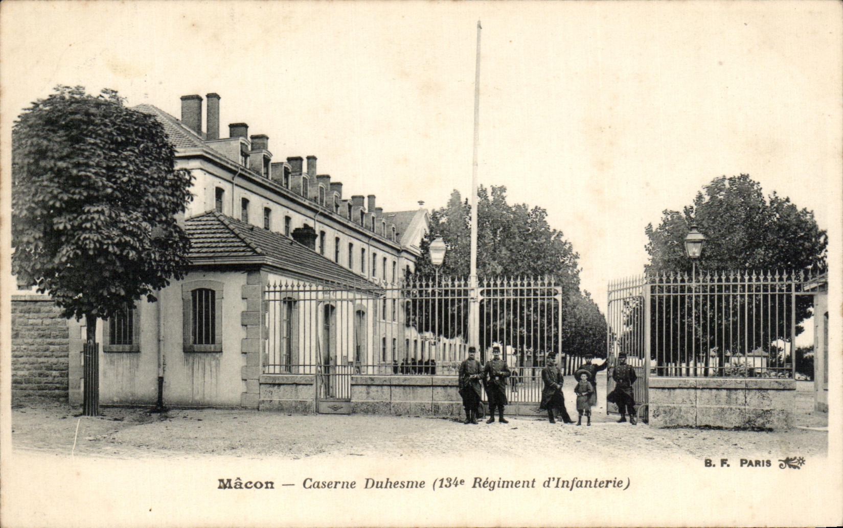 Mâcon — Caserne Duhesme (134e Régiment d'Infanterie) — B. F. Paris