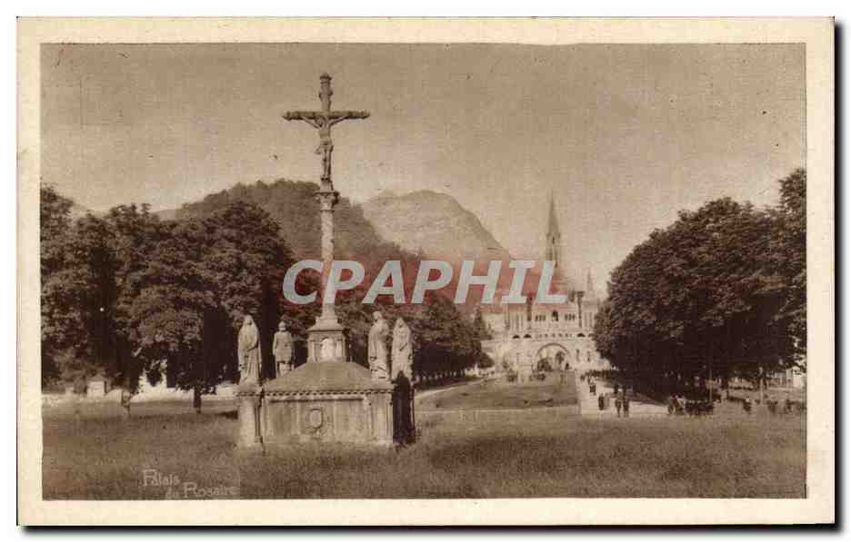 CPA Lourdes Calvaire Breton Et Esplanade