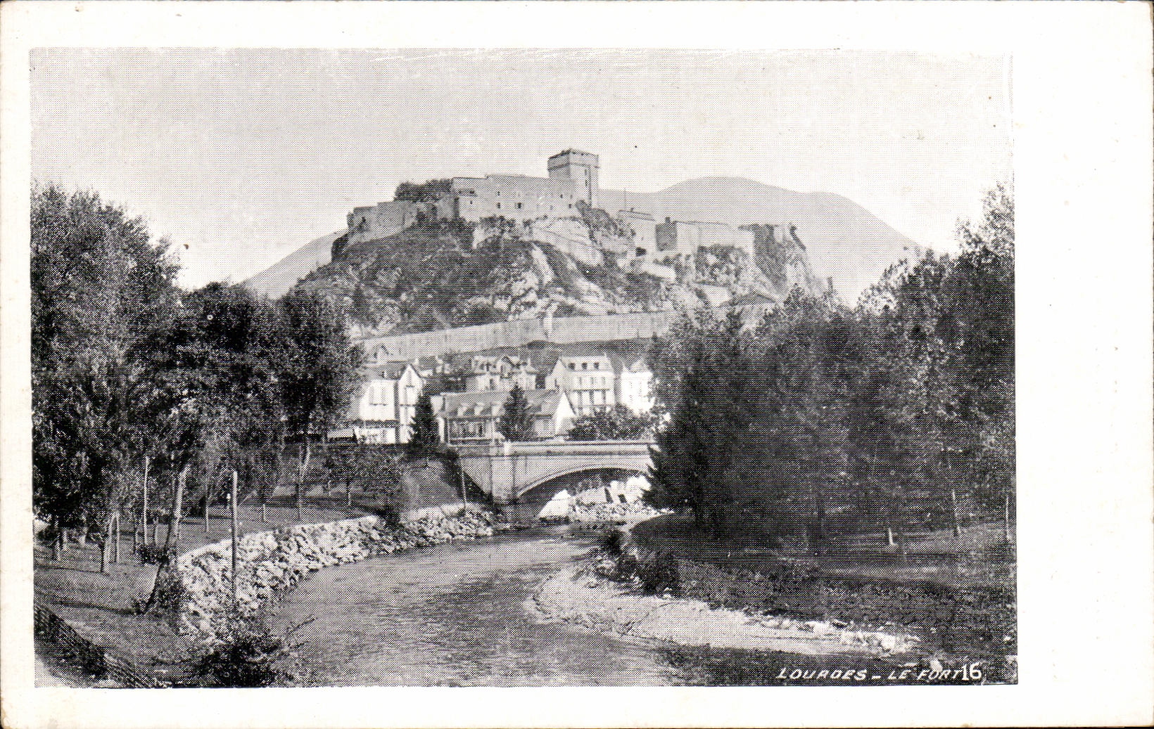 CPA Fabrique De Chocolat et Cacao Margirier Grand rue Annonay Lourdes Le fort