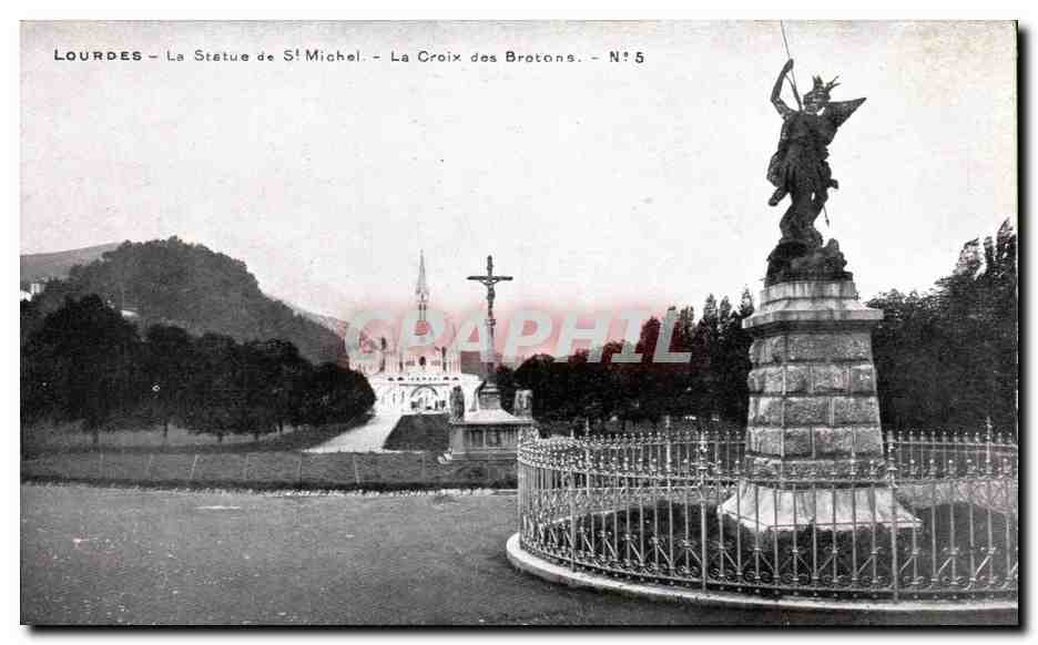 CPA Lourdes Le Statue de St Michel La Croix des Bretons