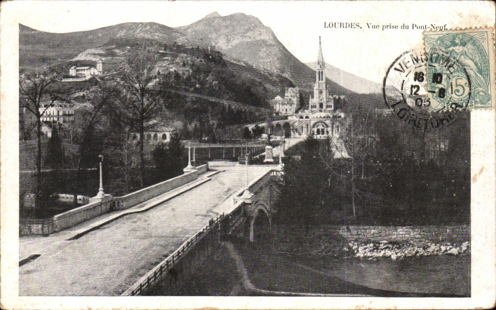 CPA Lourdes Vue prise du Pont Neuf