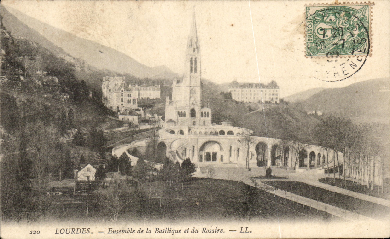 CPA Lourdes Ensemble de la Basilique et du Rosaire