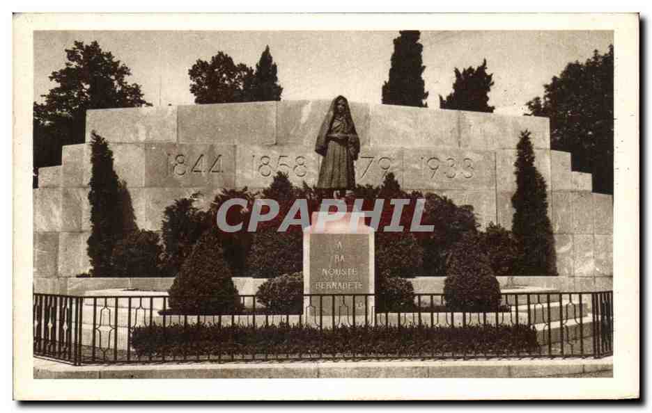 CPA Lourdes Monument a Sainte Bernadette 
