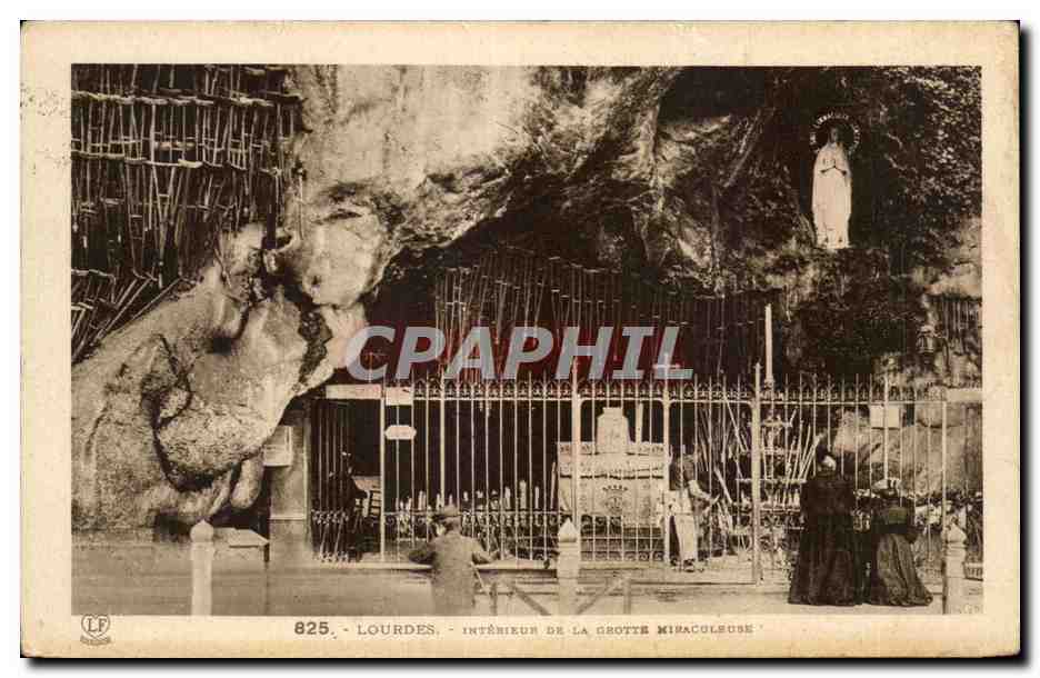 CPA Lourdes Interieur De La Grotte Miraculeuse