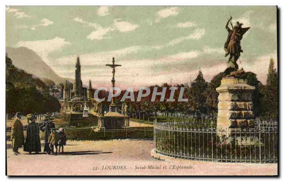 CPA Lourdes Saint Michel Et l'Esplanade