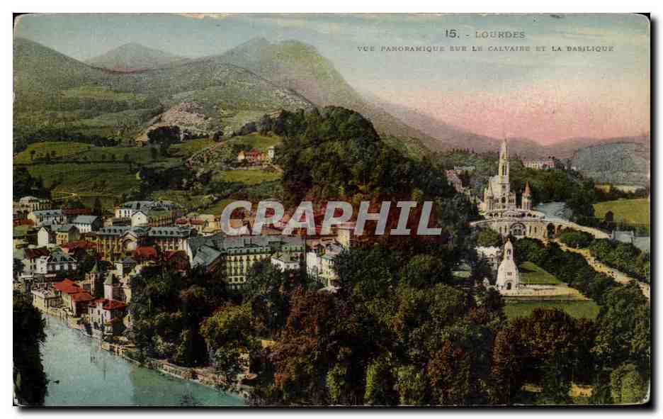 CPA Lourdes Vue panoramique sur le Calvaire Et La basilique