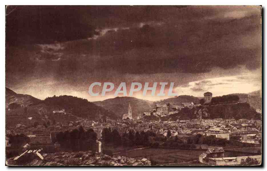CPA Lourdes Vue d'ensemble de la Ville le chateau et la Basilique