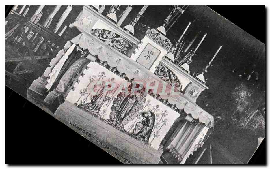 CPA Lourdes L'Autel dans la grotte