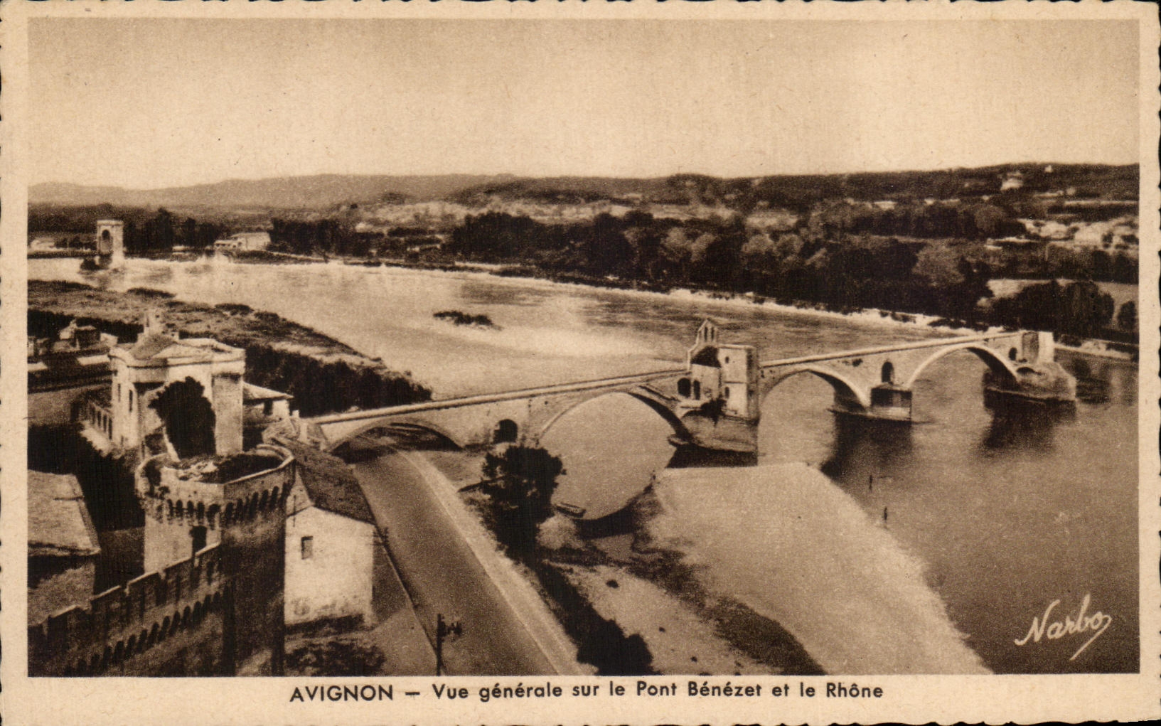 CPA Avignon Vue Generale sur le Pont Benezet et le Rhone