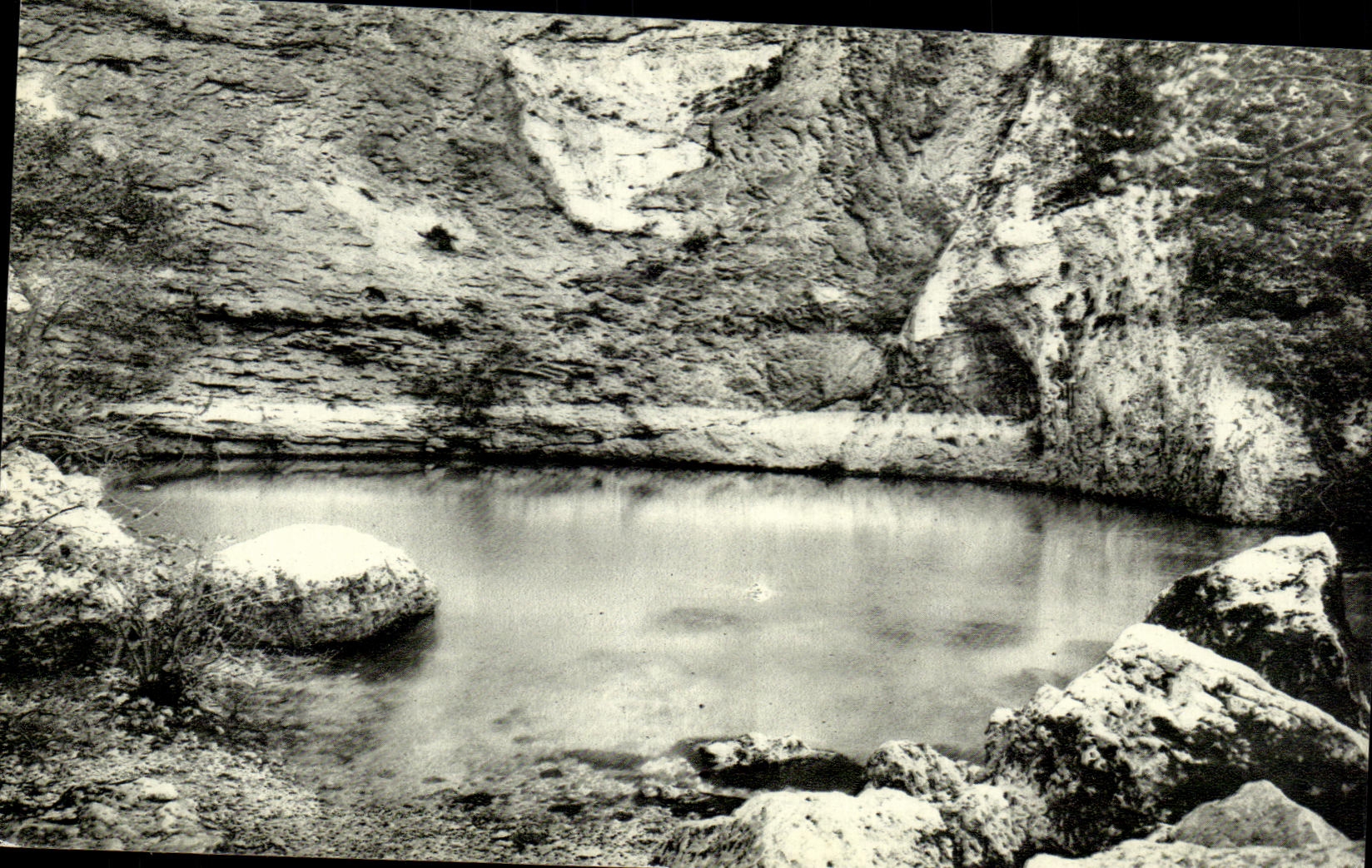 La Fontaine de Vaucluse — Le Lac, source de la Sorgue — Edit. La Cigogne, 7, crs H.-de-lienne-d'Orves, Marseille