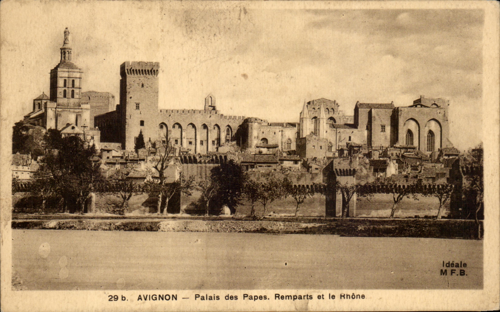 CPA Avignon Palais Des PApes Remparts Et Le rhone