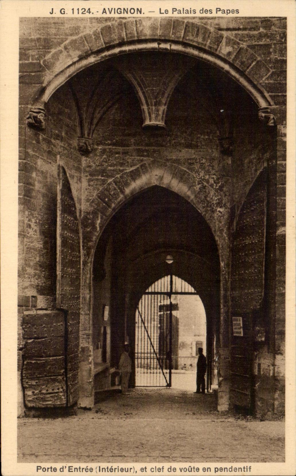 CPA Avignon Le Palais Des Papes Porte d'entree interieur et clef de voute en pendentif