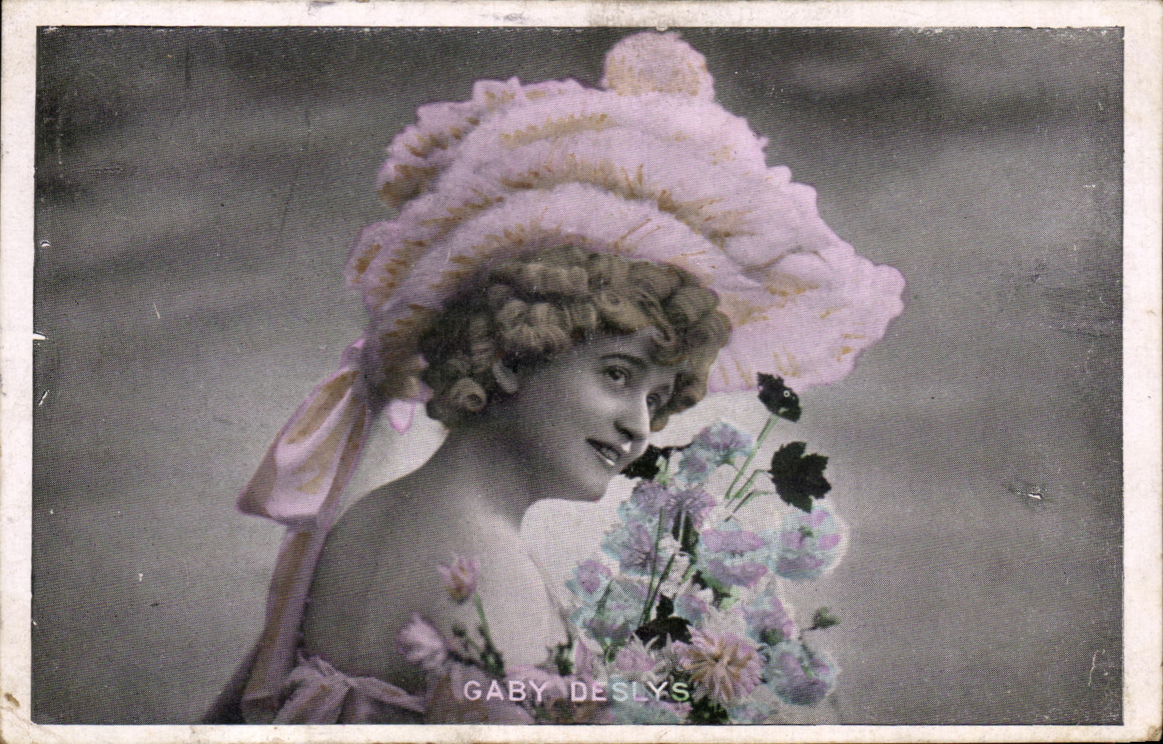 Gaby Deslys — Portrait en couleur — éditeur non visible