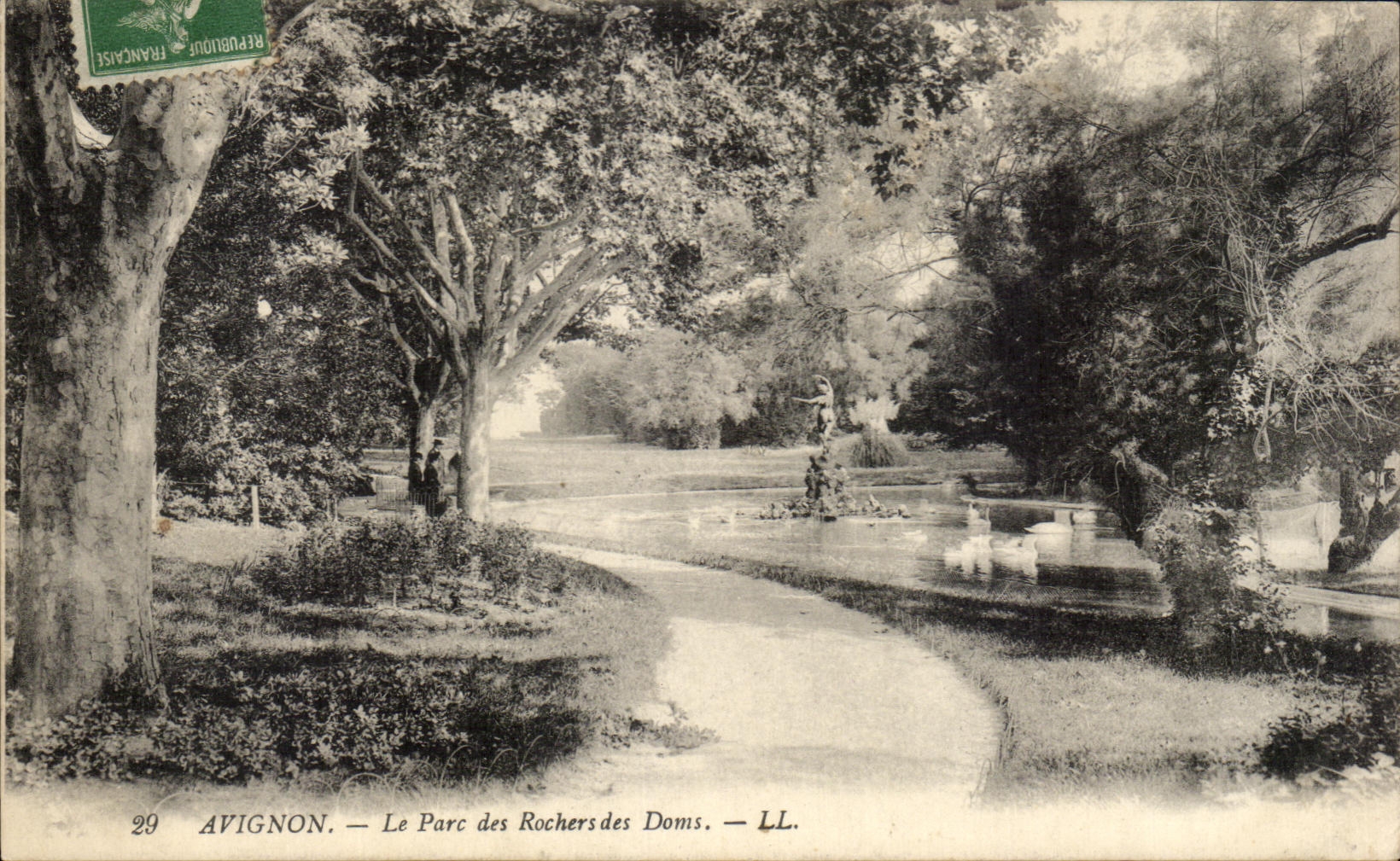 Avignon — Le Parc des Rochers des Doms — LL.