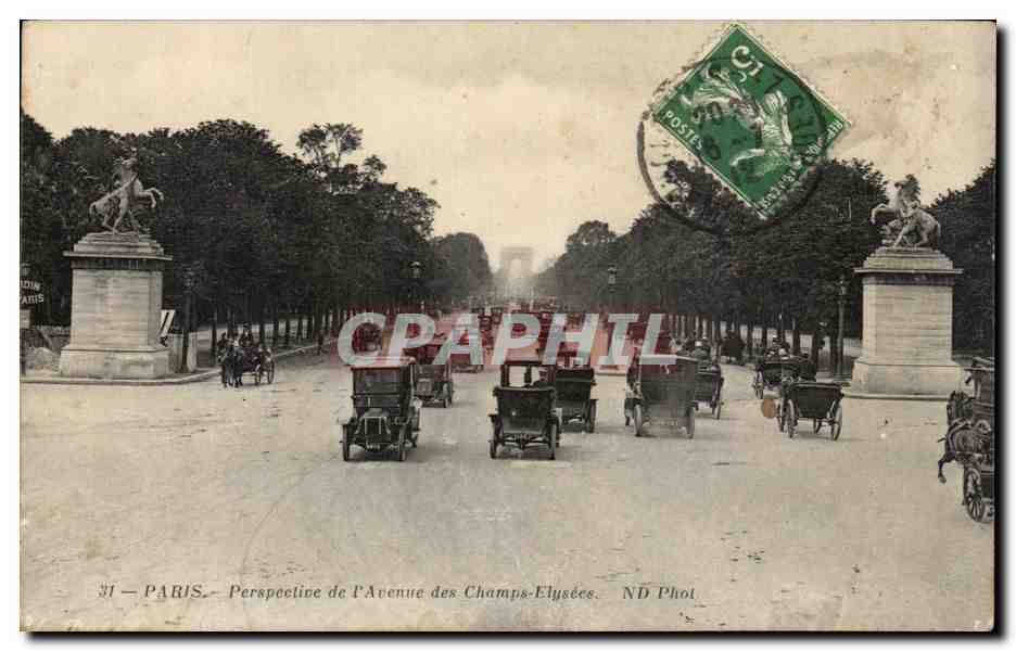 CPA Paris Perspective de l'Avenue des Champs Elysees Automobile Arc de triomphe 