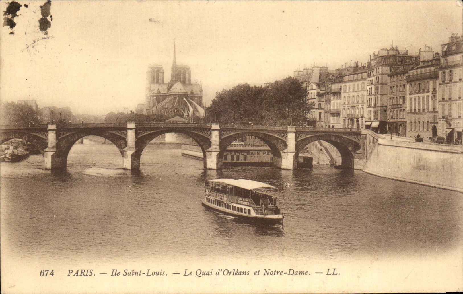 CPA Paris lle Saint Louis Le Quai d'Orleans et Notre Dame Peniche 
