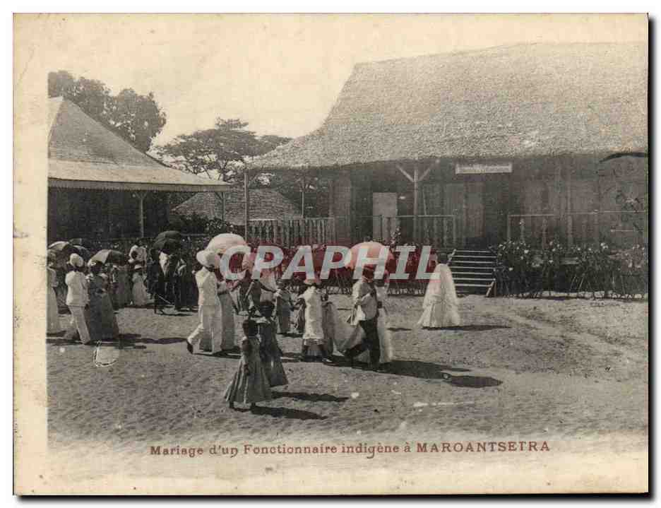 CPA Mariage d'un Fonctionnaire indigene a Maroantsetra Madagascar Malagasy