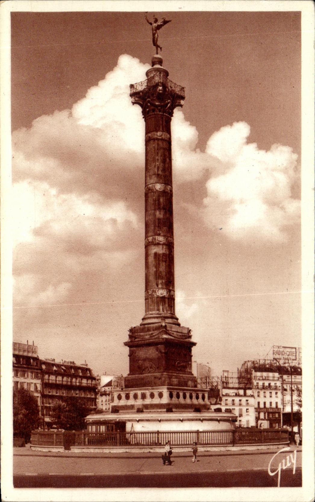 CPA Paris Place de la Bastille et colonn e de Juillet 