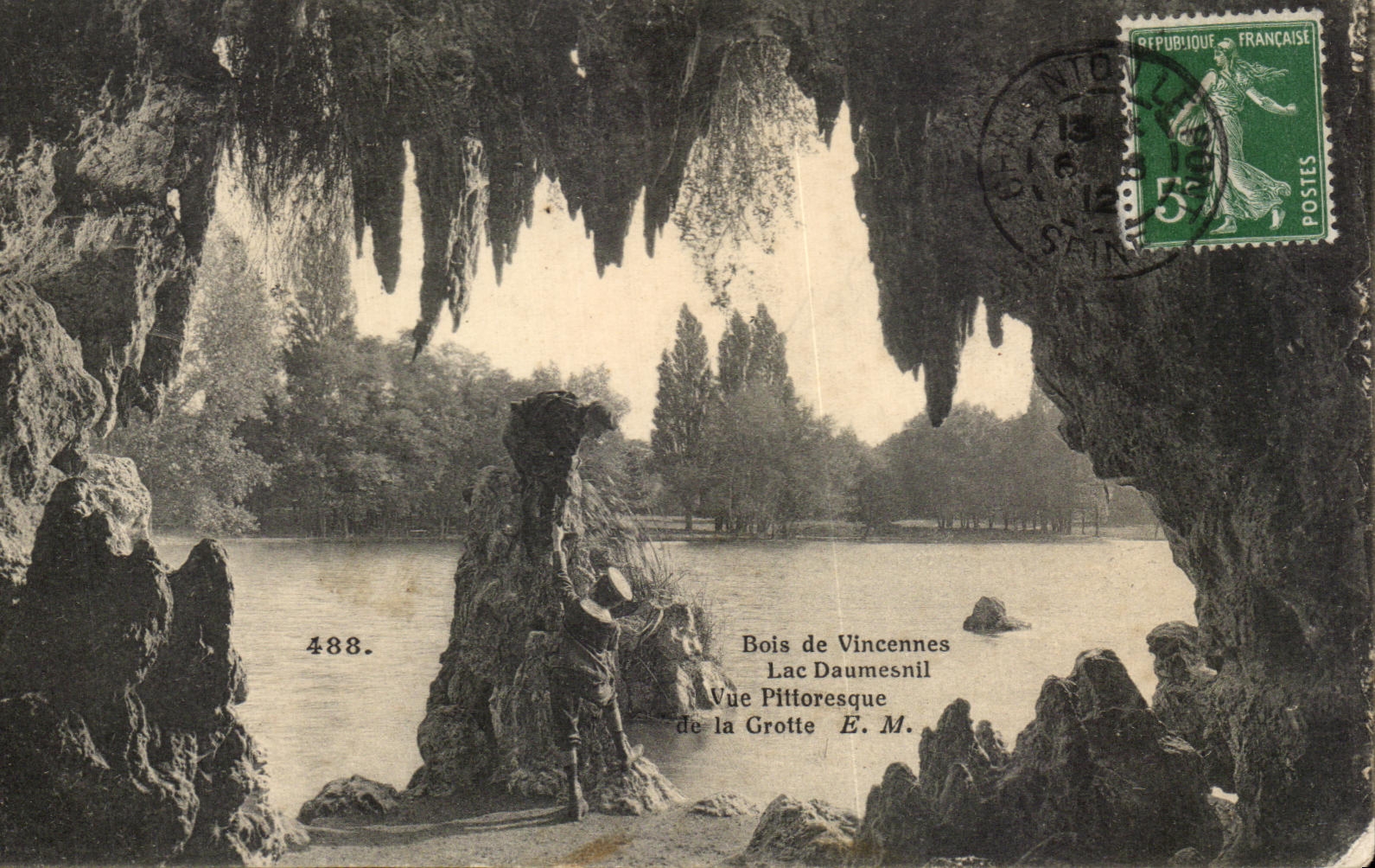 Bois de Vincennes — Vue pittoresque de la grotte Lac Daumesnil — E. M. — n° 488