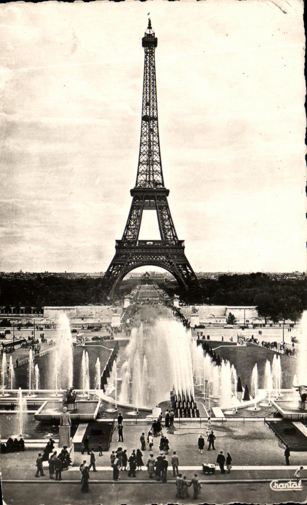 La Tour Eiffel (H. 300 m.) et les Fontaines du Palais de Chaillot — Chantal, Paris
