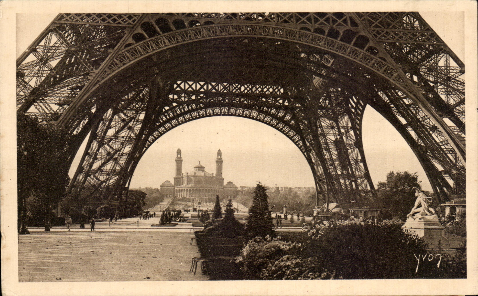 CPA Paris Pittoresque Sous La Tour Eiffel Yvon