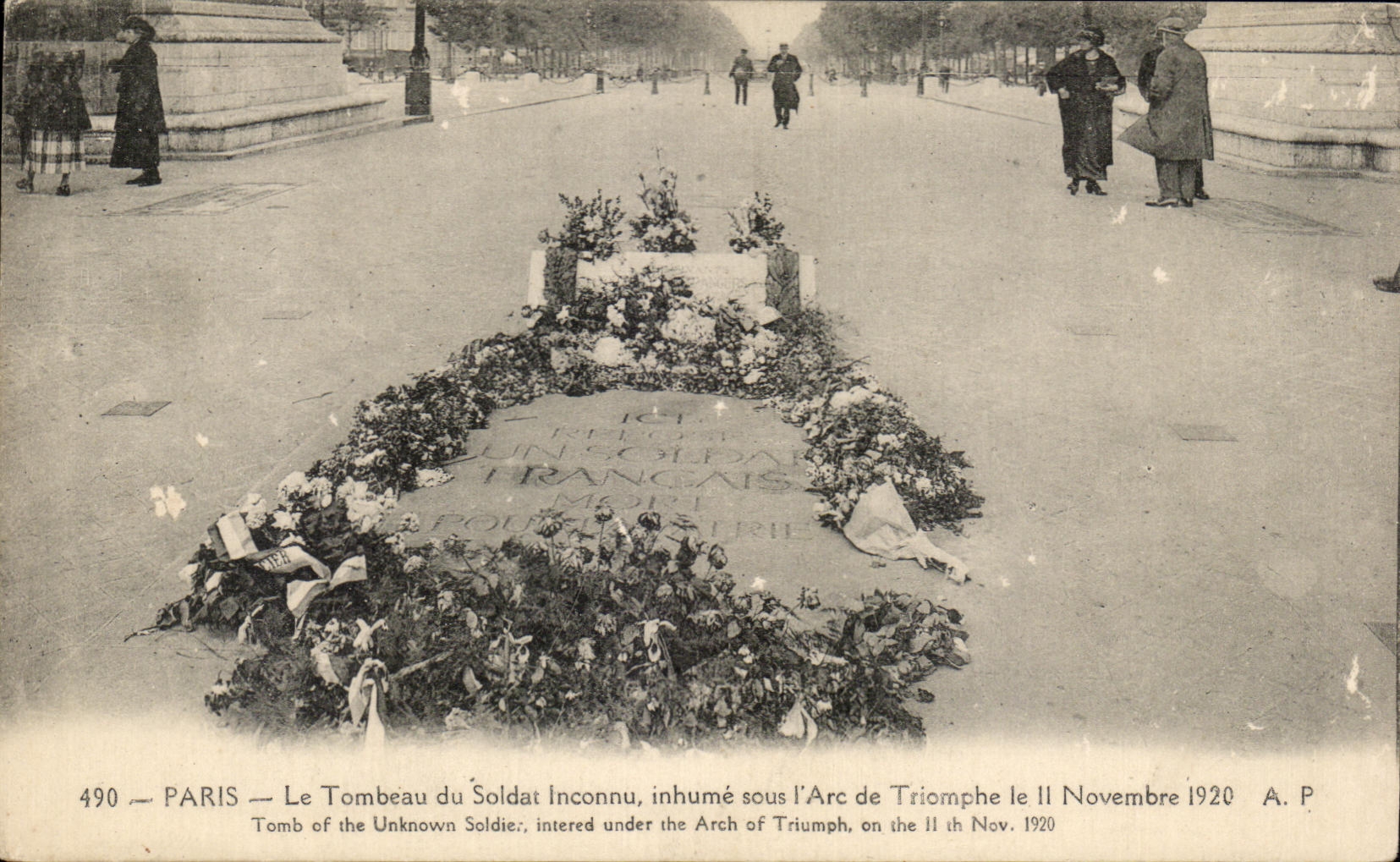 CPA Paris Le Tombeau Du Soldat Inconnu Inhume Sous l'Arc de Triomphe 