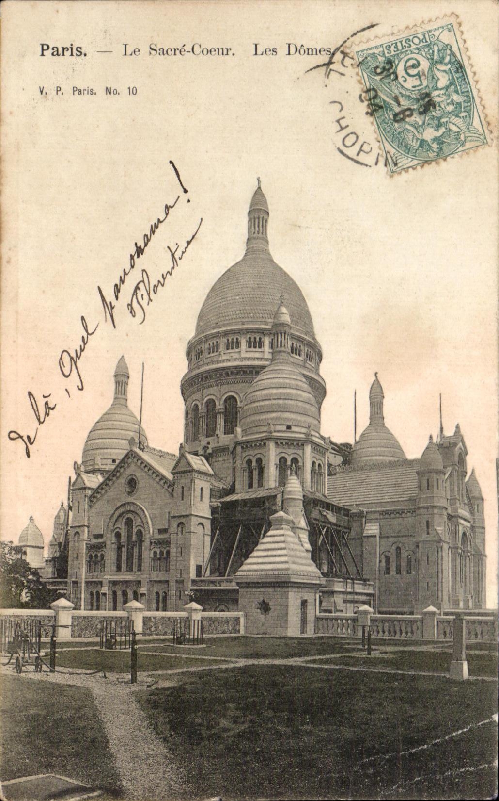 CPA Paris Le Sacre Coeur Les Domes Montmartre