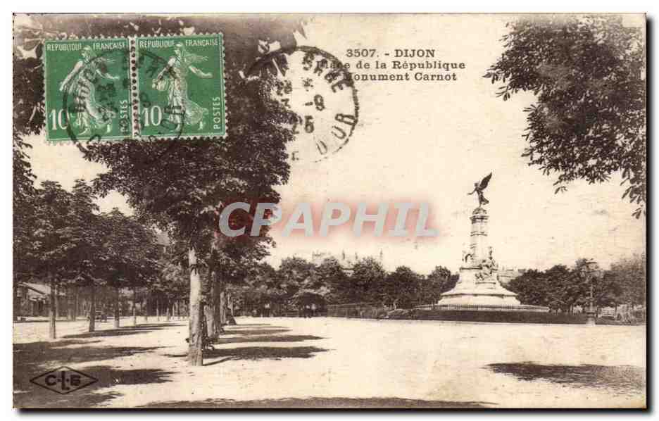 CPA Dijon Place de la Republique Monument Carnot