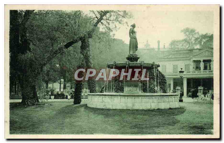 CPA Paris Dans les jardins des Champs Elysees