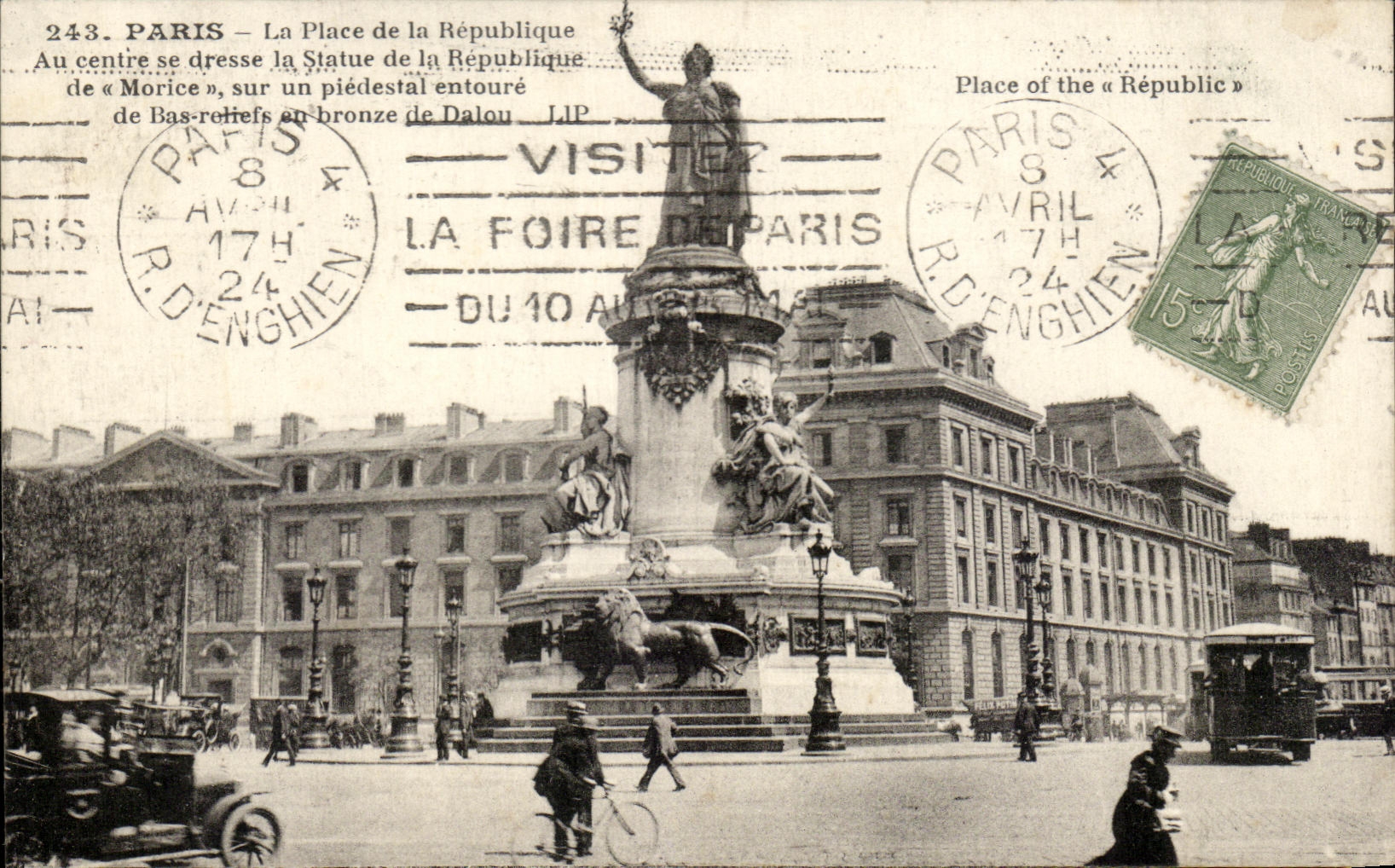 CPA Paris Le Place de la Republique Au centre se dresse la Statue de la Republique de Morice sur un piedestal entoure