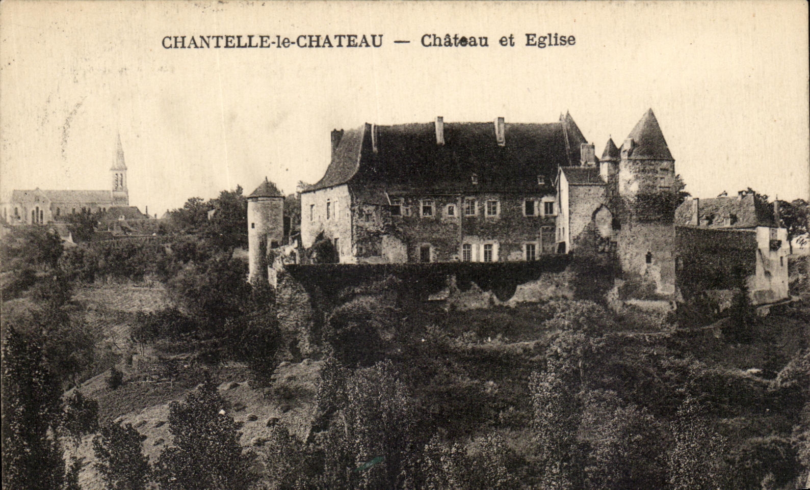 Chantelle-le-Château — Château et Église