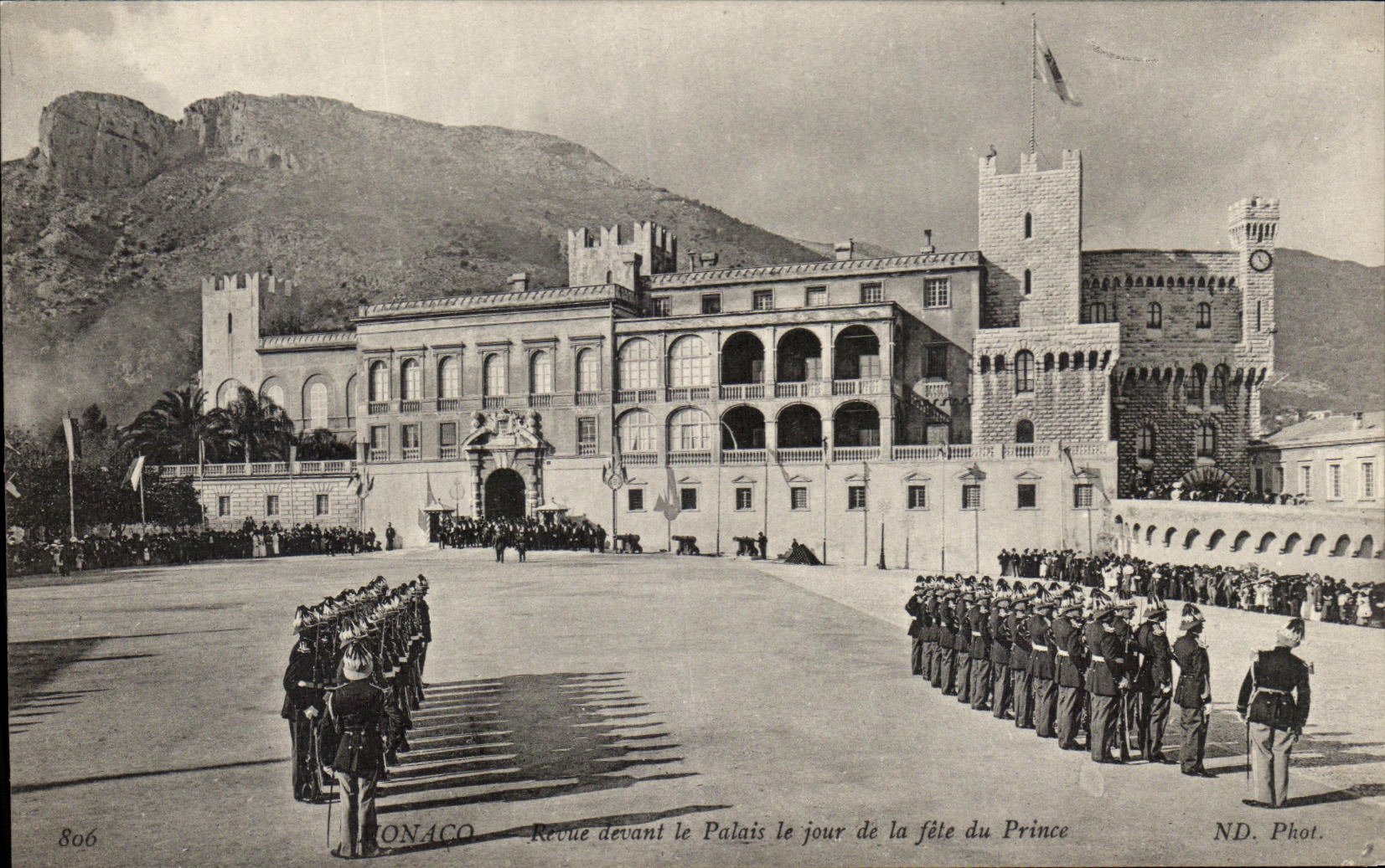 Monaco — Revue devant le Palais le jour de la fête du Prince — ND. Phot. n° 806