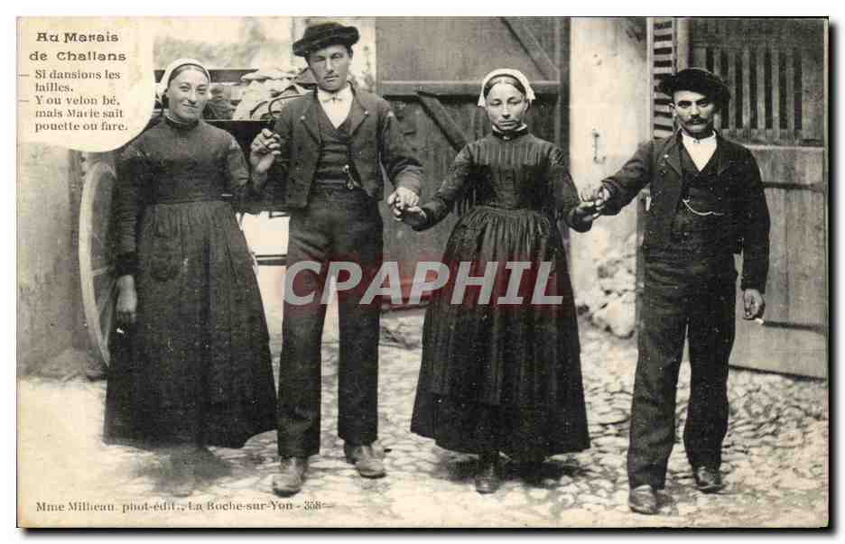 CPA Au Marais de Challons Folklore costume Danse 