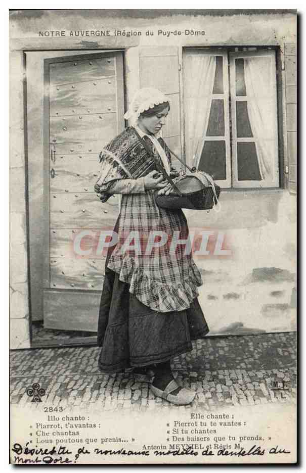 CPA Notre Auvergne Femme Folklore Costume