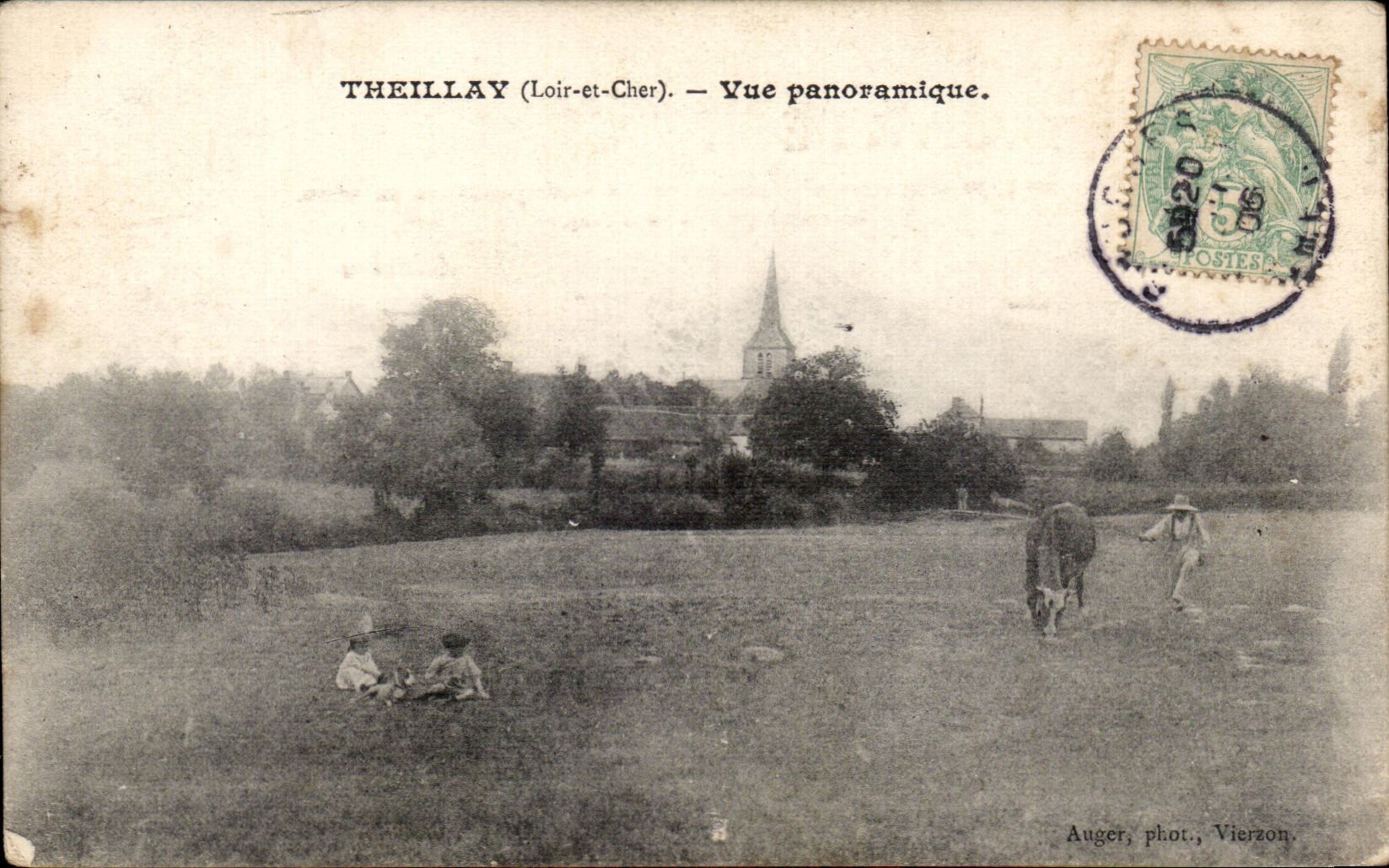CPA Theillay Vue panoramique Vache Enfant