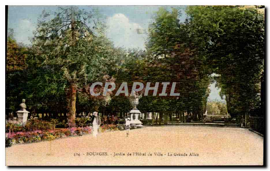 CPA Bourges Jardin de I'Hotel de Ville La Grande Allee