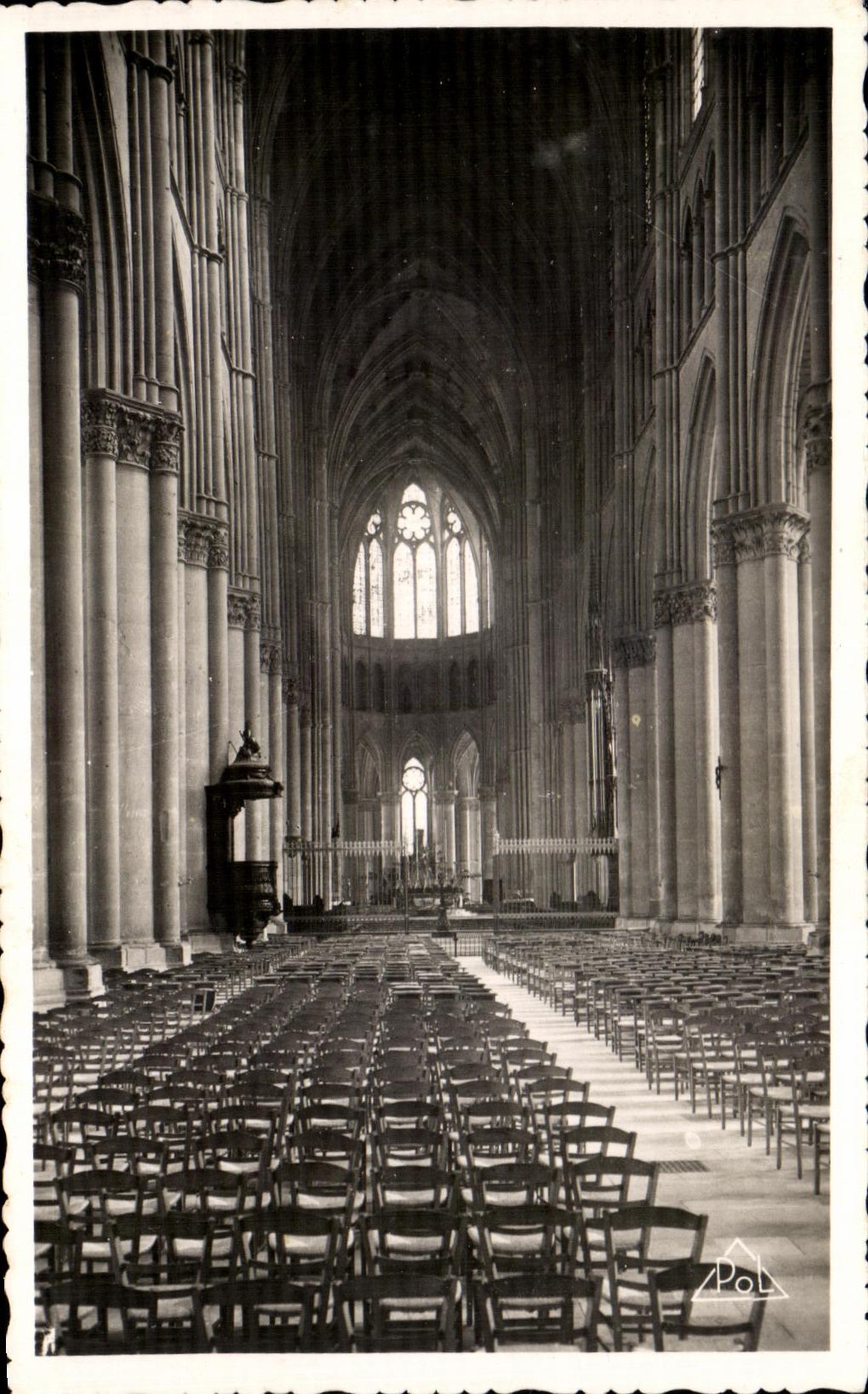 Reims - La Cathédrale — Le chœur et la nef — Jacques Frey, Reims