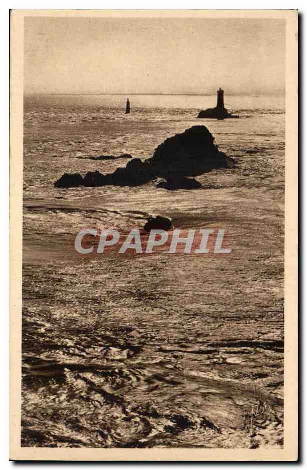 Pointe du Raz de Sein — Le Phare de la Vieille — Au loin, l'Île de Sein — Éditions d'Art Lyon