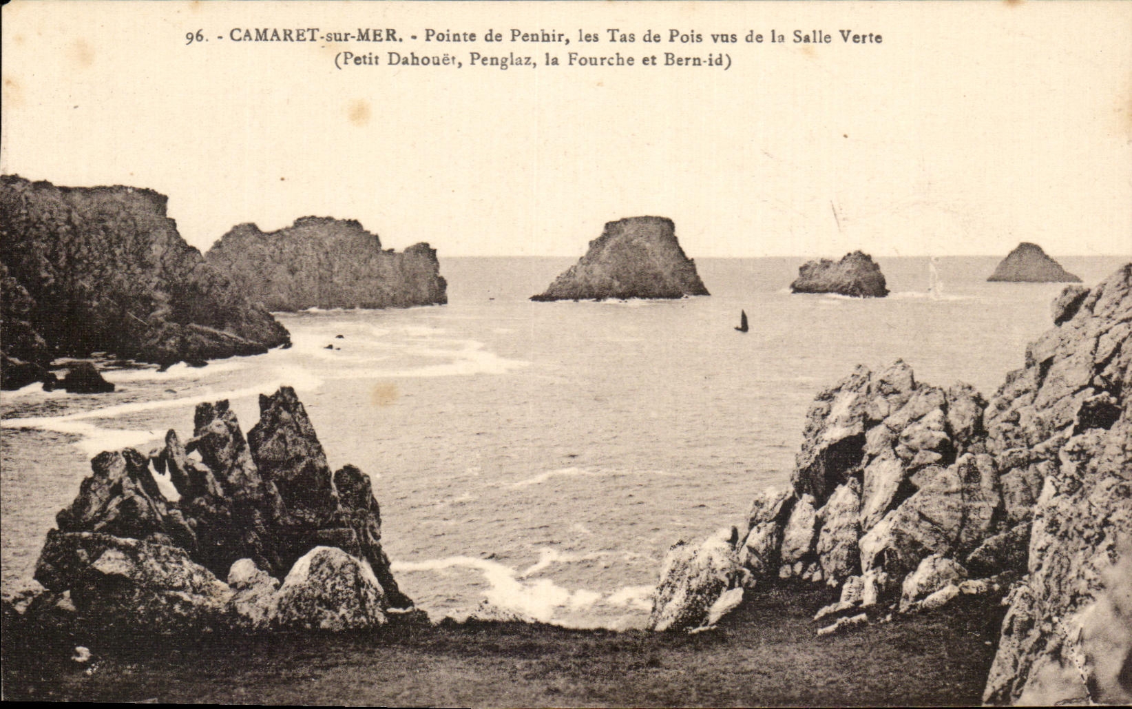 CPA Camaret sur Mer Pointe de Penhir les Tas de Pois Vus de la Salle Verte 