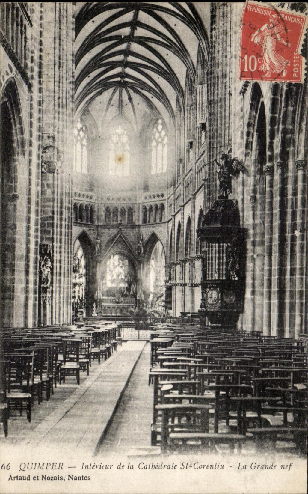 CPA Quimper Interiiur de la Cathedrale St Corentin La Grande nef